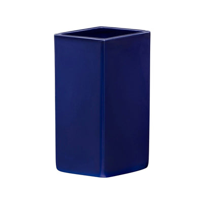 Se Iittala Ruutu keramikvase 180 mm Mørkeblå ✔ Kæmpe udvalg i Iittala ✔ Hurtig levering: 1 - 2 Hverdage samt billig fragt - Varenummer: KTT-42232-01 og barcode / Ean: '6411923667951 på lager - Udsalg på Indretning - Dekoration - Vaser Spar op til 51% - Over 1124 kendte brands på udsalg