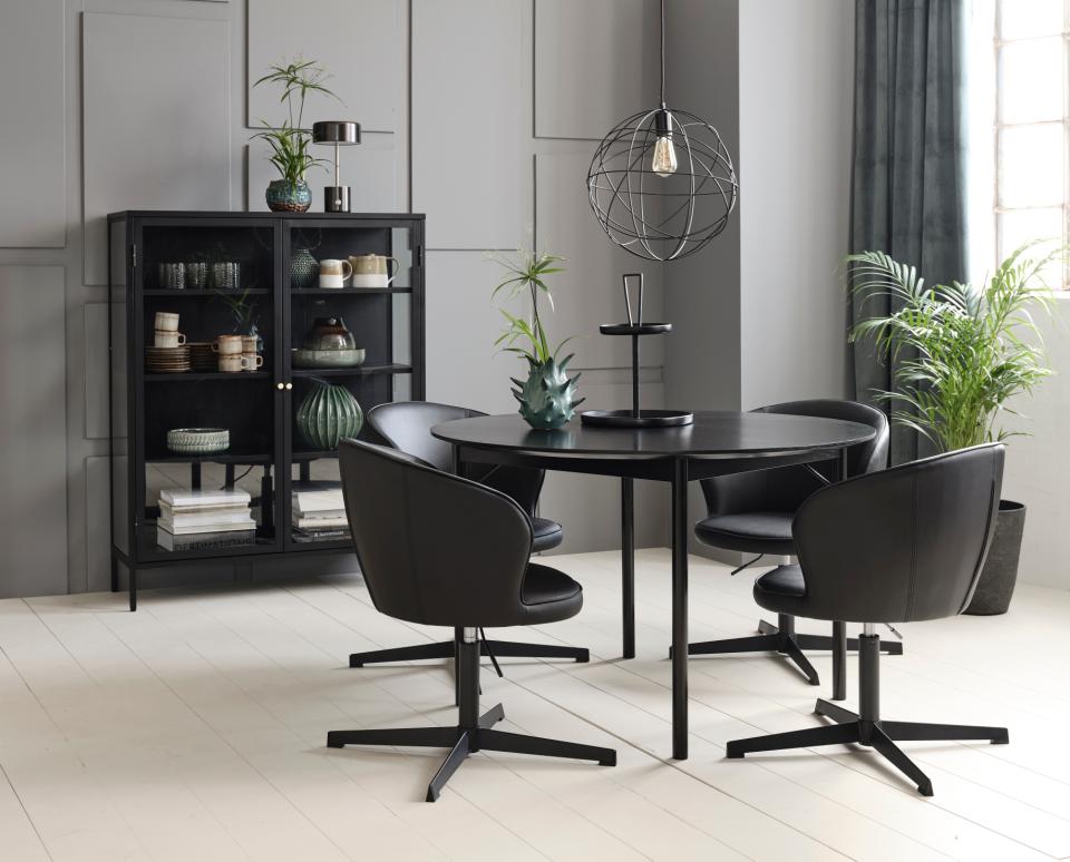 Se Carmel Vitrineskab - Sort, 140x110x40cm ❤ Kæmpe udvalg i Unique furniture - Køb online på udsalg og tilbud lige nu ❤ Meget billig fragt og hurtig levering - Varenummer: Bolig&Haven-53109270610250 og barcode / Ean: 5704745091938 på lager - Udsalg på Spar stort – op til 59% - Eksklusivt udsalg på over 2.739 brands