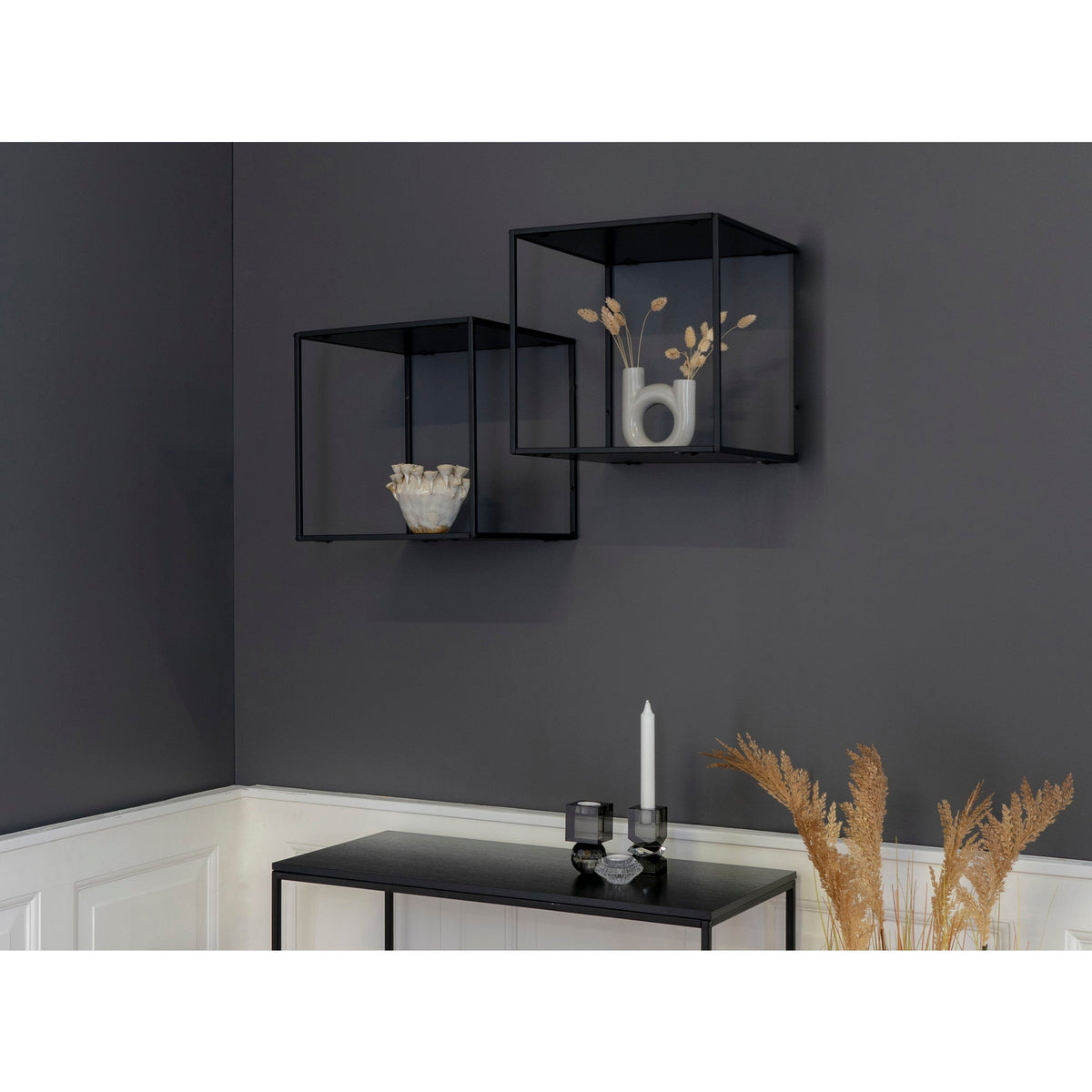 Se Vita Væghylde - sort ramme og sorte hylder 36x36x36 cm ❤ Kæmpe udvalg i House Nordic - Køb online på udsalg og tilbud lige nu ❤ Billig fragt og hurtig levering - Varenummer: Bolig&Haven-42449272504572 og barcode / Ean: 5713917005628 på lager - Udsalg på Store besparelser – op til 67% - Udsalg på mere end 2.281 populære mærker