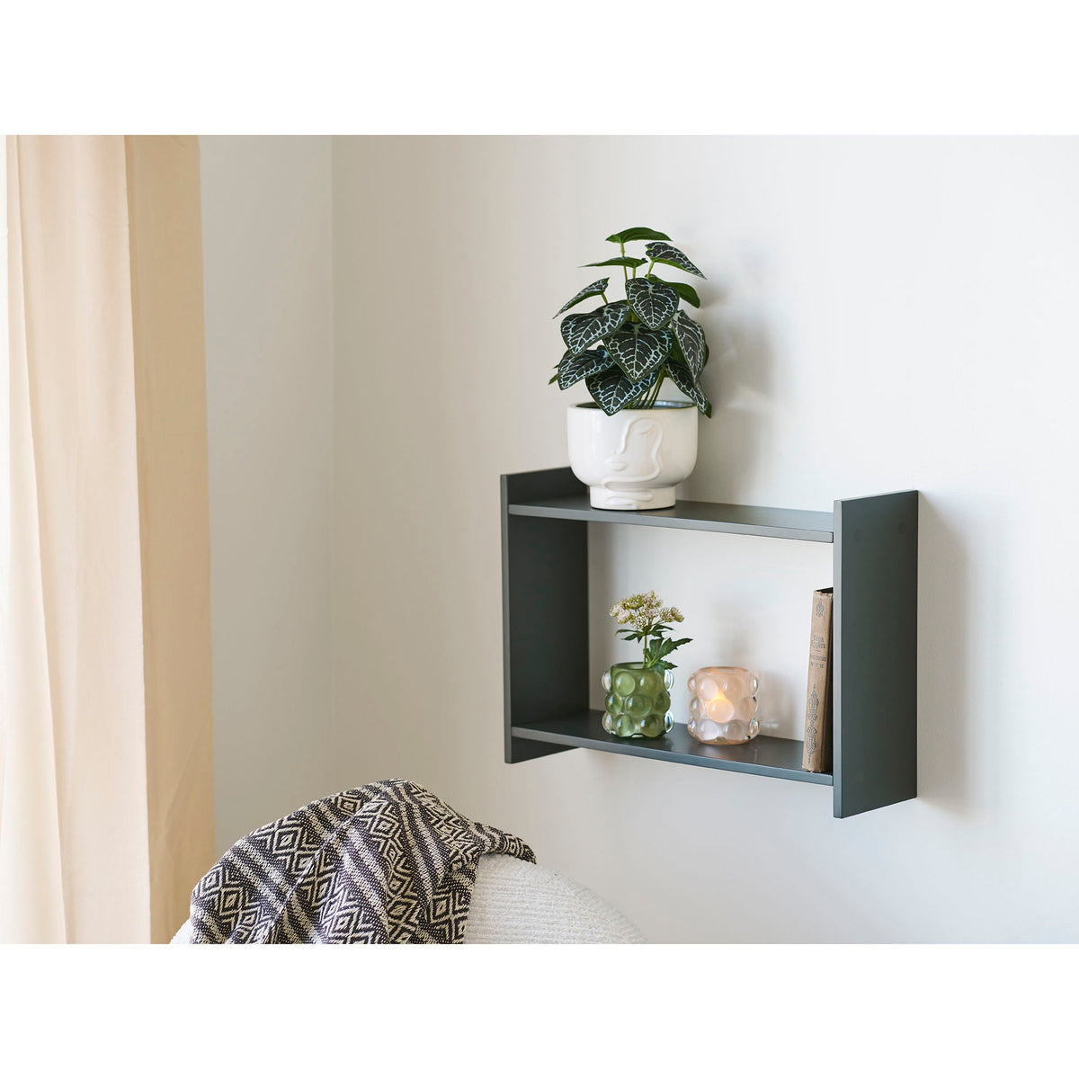 Se House Nordic - Bamberg væghylde - Grøn - 50Ã14,5Ã35 cm ❤ Kæmpe udvalg i House Nordic - Køb online på udsalg og tilbud lige nu ❤ Lav fragtpris og hurtig levering - Varenummer: Bolig&Haven-52768191512906 og barcode / Ean: 5713917038220 på lager - Udsalg på Op til 63% rabat - Mere end 1.329 populære mærker på udsalg