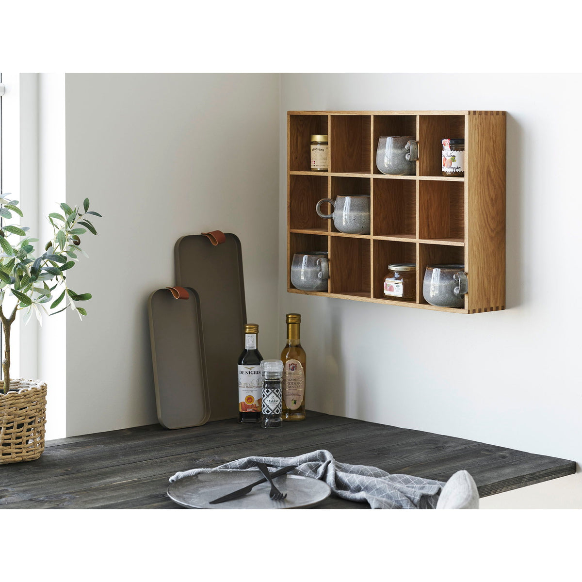Se House Nordic - Soria Væghylde - Egetræ - 39x11x51 cm ❤ Kæmpe udvalg i House Nordic - Køb online på udsalg og tilbud lige nu ❤ Lav fragtpris og hurtig levering - Varenummer: Bolig&Haven-51556209426762 og barcode / Ean: 5713917039760 på lager - Udsalg på Få op til 67% i rabat - Over 1.798 brands samlet på udsalg