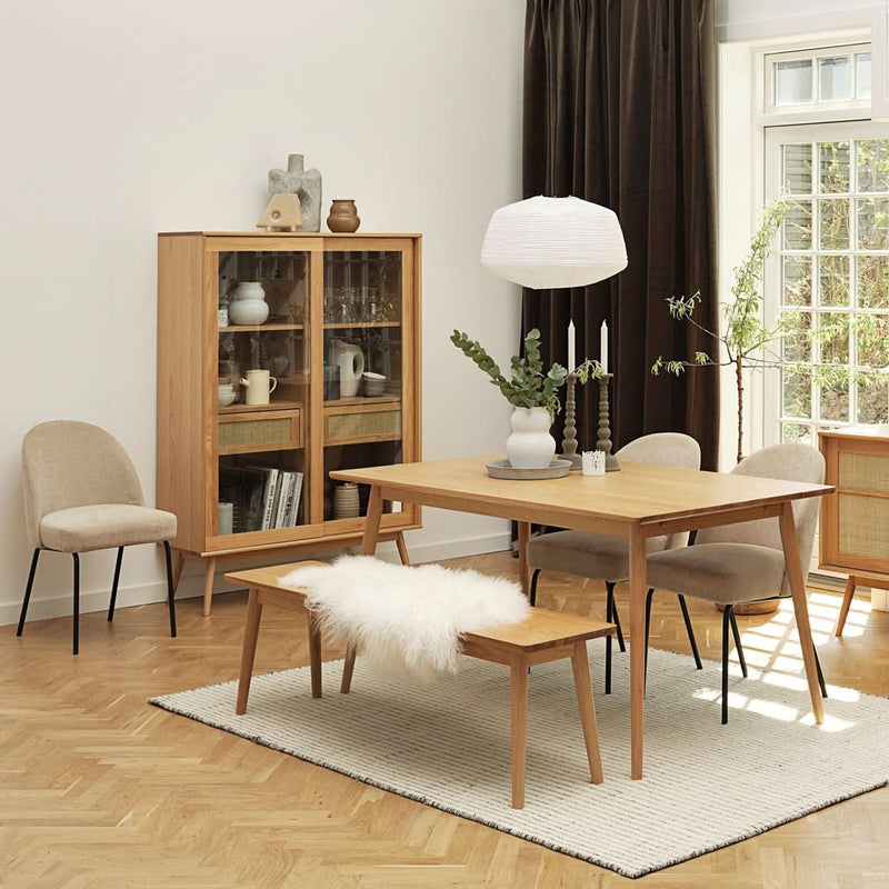 Se tilbud på Rota spisebord i eg, 90 x 190 cm. Billigt udsalg med 1 tillægsplade. Hurtig levering, 1-2 hverdage. Varenummer: 3NDC-4027-5876.