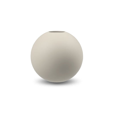 Se Cooee Design Ball vase shell 8 cm ✔ Kæmpe udvalg i Cooee Design ✔ Hurtig levering: 1 - 2 Hverdage samt billig fragt - Varenummer: KTT-43654-01 og barcode / Ean: '7350057807040 på lager - Udsalg på Indretning - Dekoration - Vaser Spar op til 65% - Over 1122 kendte brands på udsalg