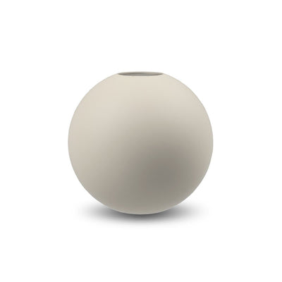 Se Cooee Design Ball vase shell 10 cm ✔ Kæmpe udvalg i Cooee Design ✔ Hurtig levering: 1 - 2 Hverdage samt billig fragt - Varenummer: KTT-43654-02 og barcode / Ean: '7350057807064 på lager - Udsalg på Indretning - Dekoration - Vaser Spar op til 64% - Over 1122 kendte brands på udsalg