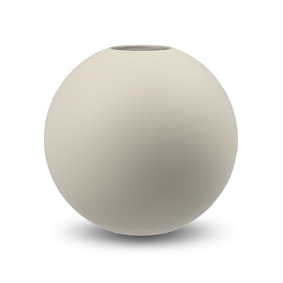 Se Cooee Design Ball vase shell 20 cm ✔ Kæmpe udvalg i Cooee Design ✔ Hurtig levering: 1 - 2 Hverdage samt billig fragt - Varenummer: KTT-43654-03 og barcode / Ean: '7350057807088 på lager - Udsalg på Indretning - Dekoration - Vaser Spar op til 63% - Over 1122 kendte brands på udsalg