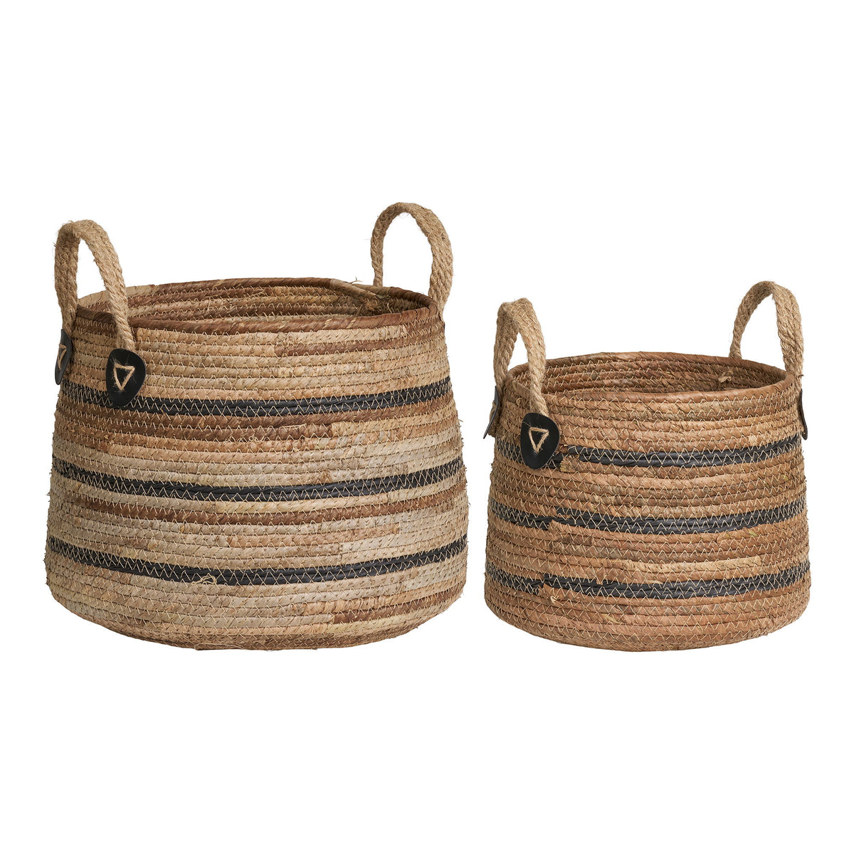 Se HOUSE NORDIC Erba kurv, m. hank, rund - natur bananflet (sæt med 2) ❤ Kæmpe udvalg i House Nordic - Køb online på udsalg og tilbud lige nu ❤ Meget billig fragt og hurtig levering: 1 - 2 hverdage - Varenummer: Boboonline-115132 og barcode / Ean: 5713917032686 på lager - Udsalg på Interiør,Diverse opbevaring,Kurve,
Interiør,
Diverse opbevaring,
Kurve med hank, Spar op til 51% - Over 785 kendte brands på udsalg