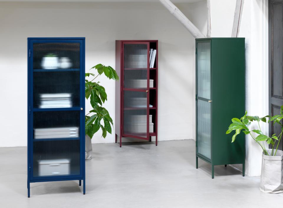 Se Bronco glasskab, wine red metal, guldfarvet greb,160x58x40cm ❤ Kæmpe udvalg i Unique furniture - Køb online på udsalg og tilbud lige nu ❤ Billig fragt • Hurtig levering - Varenummer: Bolig&Haven-53109269594442 og barcode / Ean: 5704745103266 på lager - Udsalg på Op til 63% rabat - Kendte mærker på udsalg – over 1.329 brands