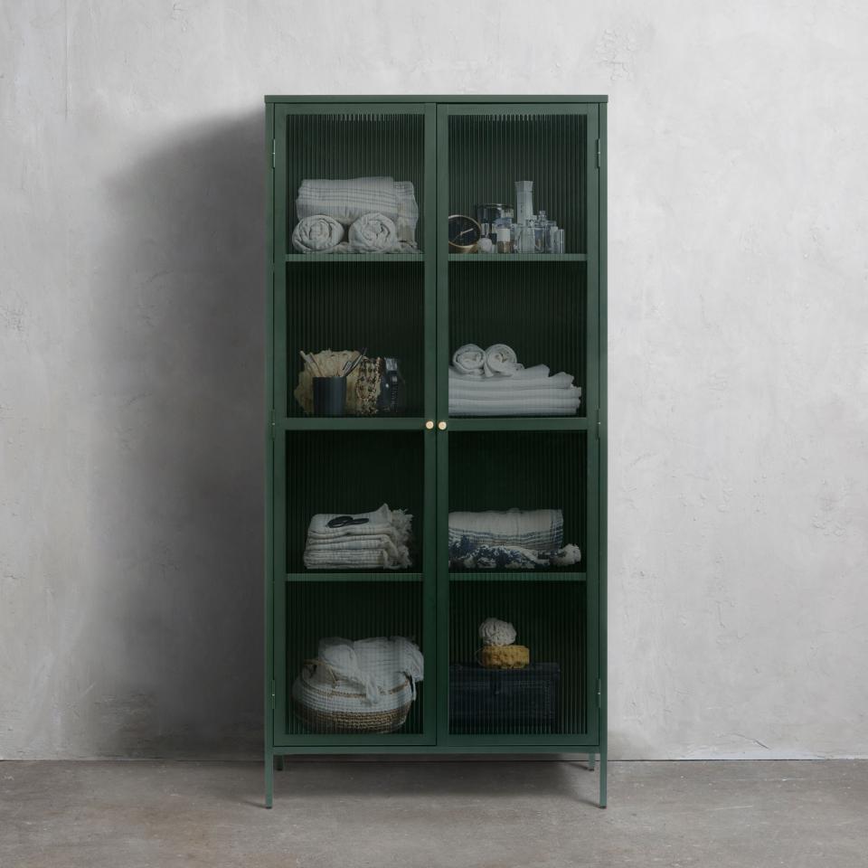 Se Bronco vitrineskab, grøn metal, guldfarvet greb,190x58x40cm ❤ Kæmpe udvalg i Unique furniture - Køb online på udsalg og tilbud lige nu ❤ Billig fragt • Hurtig levering - Varenummer: Bolig&Haven-53109269299530 og barcode / Ean: 5704745111407 på lager - Udsalg på Spar helt op til 79% - Over 739 kendte brands på udsalg