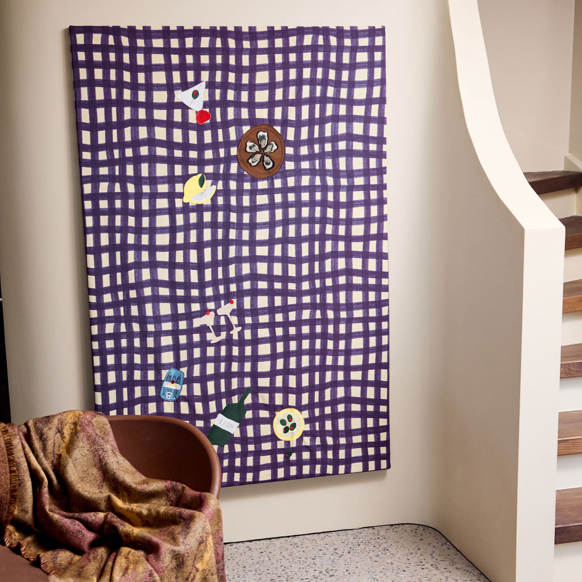 Byon Sera dug i blomme med ternet mønster og broderede motiver, 150 x 280 cm