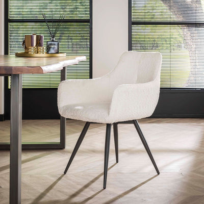 Se tilbud på 2 hvide Bouclè spisebordsstole med dreje funktion! Billigt udsalg - Spar op til 65%! Hurtig levering (1-2 hverdage) & billig fragt. Køb online nu!