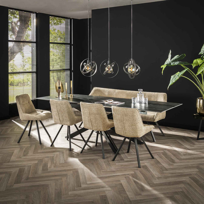 Se tilbud på Sleek spisebord med keramisk topplade og udtræksplader, 180-260 cm. Billigt udsalg! Hurtig levering: 1-2 hverdage. Varenummer: 3NDC-4910. På lager.