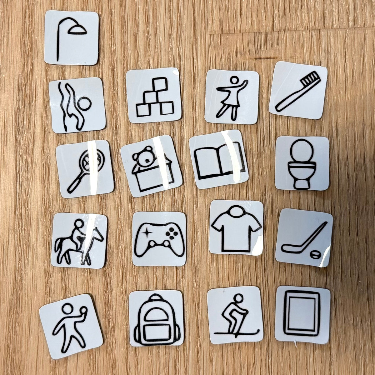Outlet-sæt med 17 grå magnetiske ToDoodle pictogrammer, udgået variant