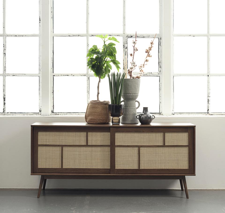 Se Barrali Skænk - Smoked Eg med Rattan - Nordisk Design, 180x80x45cm ❤ Kæmpe udvalg i Unique furniture - Køb online på udsalg og tilbud lige nu ❤ Meget billig fragt og hurtig levering - Varenummer: Bolig&Haven-53109268087114 og barcode / Ean: 5704745187624 på lager - Udsalg på Op til 57% rabat - Mere end 1.329 populære mærker på udsalg