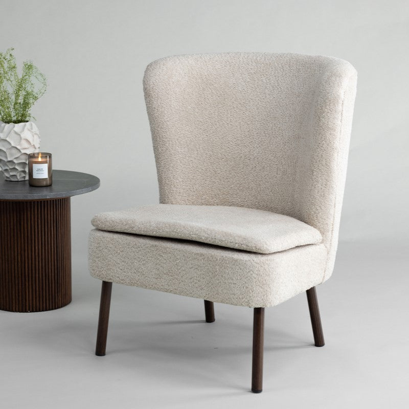 Se Ben- Lænestol med høj ryg i beige boucle stof ❤ Kæmpe udvalg i 3-nordic - Køb online på udsalg og tilbud lige nu ❤ Super billig fragt og lynhurtig levering - Varenummer: 3-nordic-5520 og barcode / Ean: på lager - Udsalg på Dagligstue - Lænestole Spar helt op til 79% - Udsalg på produkter fra mere end 2.739 brands