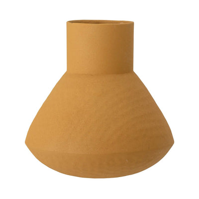 Se Bloomingville Isira vase metal 20,5 cm Gul ✔ Kæmpe udvalg i Bloomingville ✔ Hurtig levering: 1 - 2 Hverdage samt billig fragt - Varenummer: KTT-47385-01 og barcode / Ean: '5711173258369 på lager - Udsalg på Indretning - Dekoration - Vaser Spar op til 64% - Over 1334 design brands på udsalg