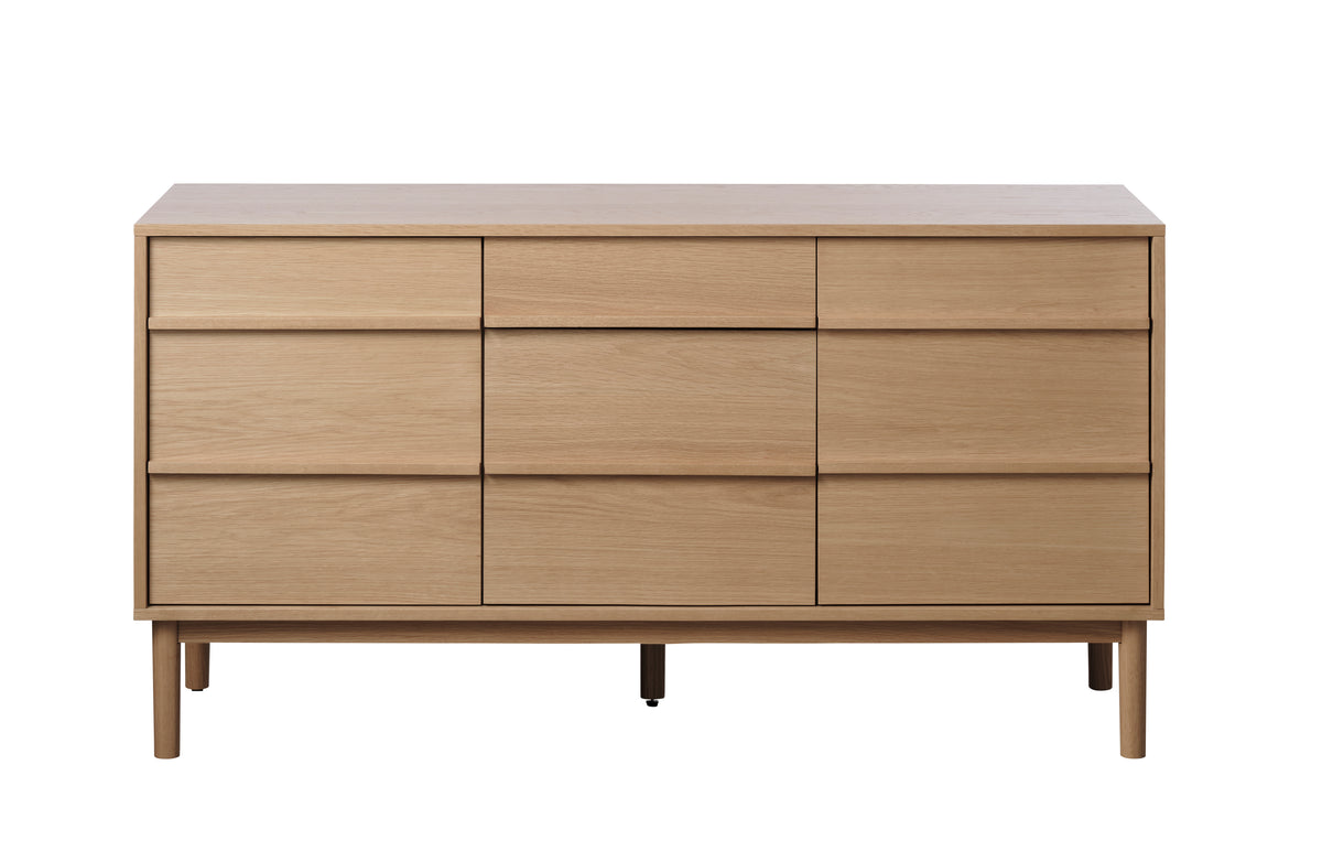 Se Ponza skænk, m. 3 låger og 1 skuffe - natur egefinér (B:140) ❤ Kæmpe udvalg i Unique Furniture - Køb online på udsalg og tilbud lige nu ❤ Meget billig fragt og hurtig levering: 1 - 2 hverdage - Varenummer: Boboonline-111487 og barcode / Ean: 5704745132822 på lager - Udsalg på Møbler,Skænke,
Møbler,
Skænke i egetræ,
Dagligstue,
Køkken / Køkkenalrum, Få op til 67% i rabat - Find over 1.798 brands på udsalg