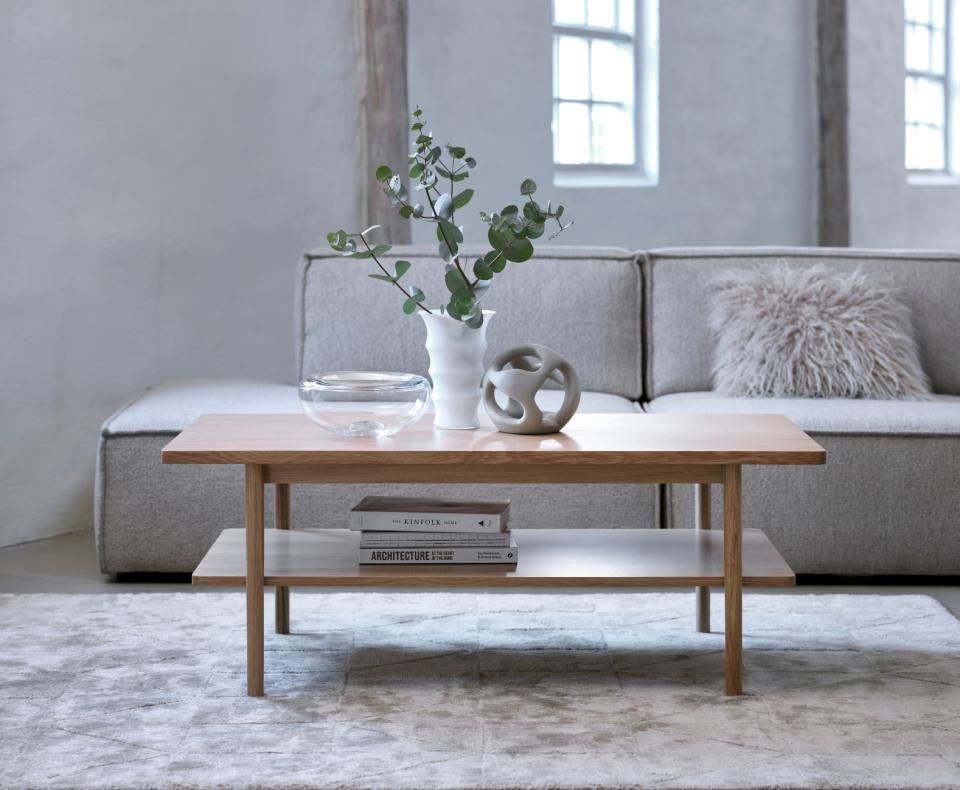 Se Ponza Sofabord, Naturlig Eg, 120x60x45 cm ❤ Kæmpe udvalg i Unique furniture - Køb online på udsalg og tilbud lige nu ❤ Meget billig fragt og hurtig levering - Varenummer: Bolig&Haven-53109286699338 og barcode / Ean: 5704745132853 på lager - Udsalg på Få op til 67% i rabat - Over 1.798 brands samlet på udsalg