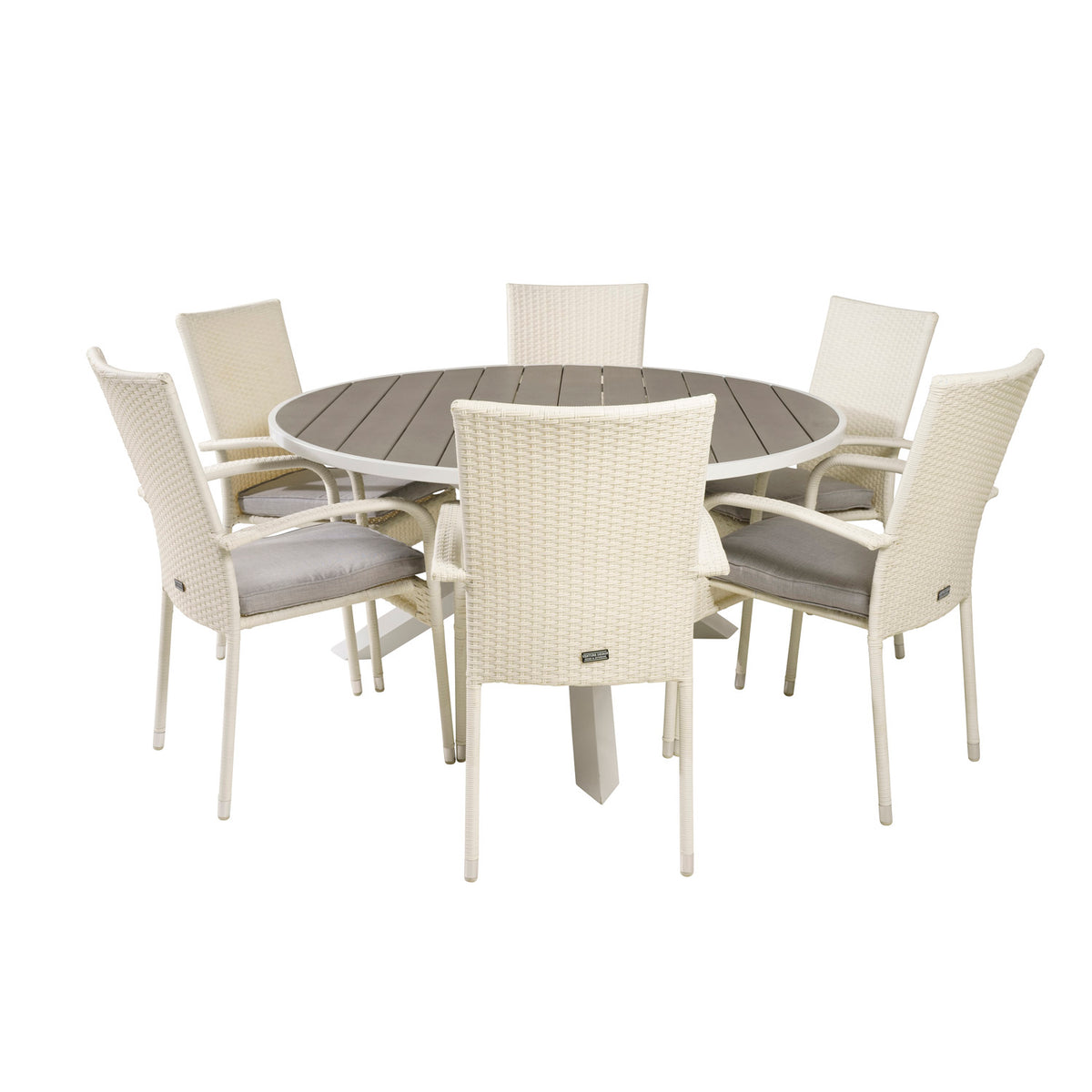 Havesæt fra Venture Design med rundt Parma bord og seks Anna stole med armlæn i hvid rattan