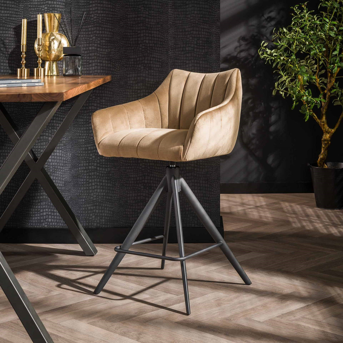 Se Ictus -6 Barstole i champagnefarvet velour og metal ❤ Kæmpe udvalg i 3-nordic - Køb online på udsalg og tilbud lige nu ❤ Billig fragt • Hurtig levering - Varenummer: 3-nordic-8879 og barcode / Ean: på lager - Udsalg på Tilbud - One of a kind Få op til 67% i rabat - Tusindvis af varer fra over 2.739 brands