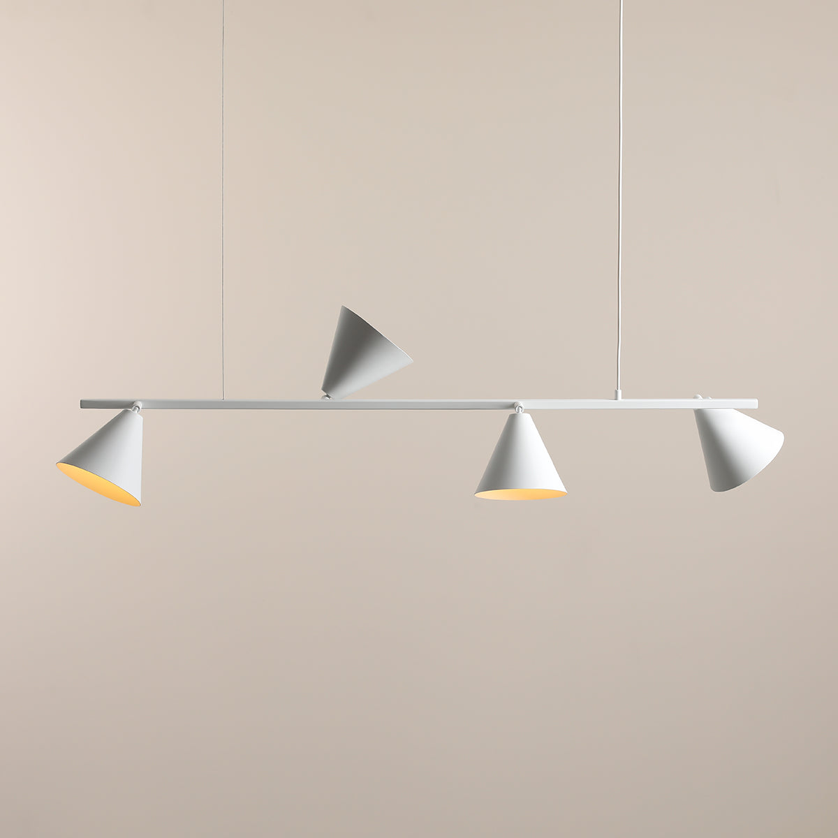 Se Frigg - Loftlampe i hvid metal ❤ Kæmpe udvalg i 3-nordic - Køb online på udsalg og tilbud lige nu ❤ Lav fragtpris og hurtig levering - Varenummer: 3-nordic-8713 og barcode / Ean: på lager - Udsalg på Lamper - Loftlamper - pendler - Langbordspendler Spar helt op til 57% - Over 2.739 kendte brands på udsalg