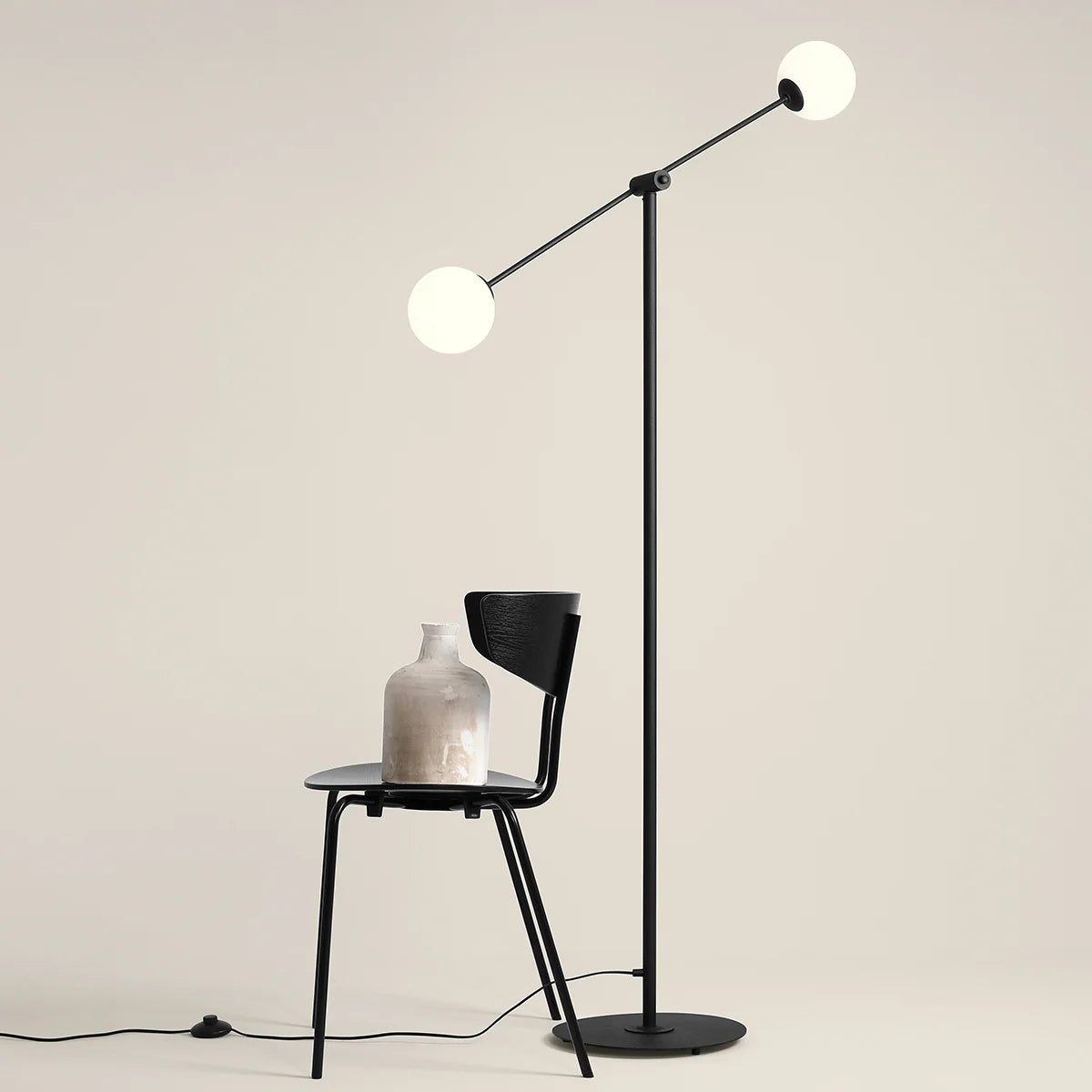 Se Point - Gulvlampe i sort metal og hvidt glas ❤ Kæmpe udvalg i 3-nordic - Køb online på udsalg og tilbud lige nu ❤ Meget billig fragt og hurtig levering - Varenummer: 3-nordic-3252 og barcode / Ean: på lager - Udsalg på Lamper - Gulvlamper Spar helt op til 73% - Over 739 kendte brands på udsalg