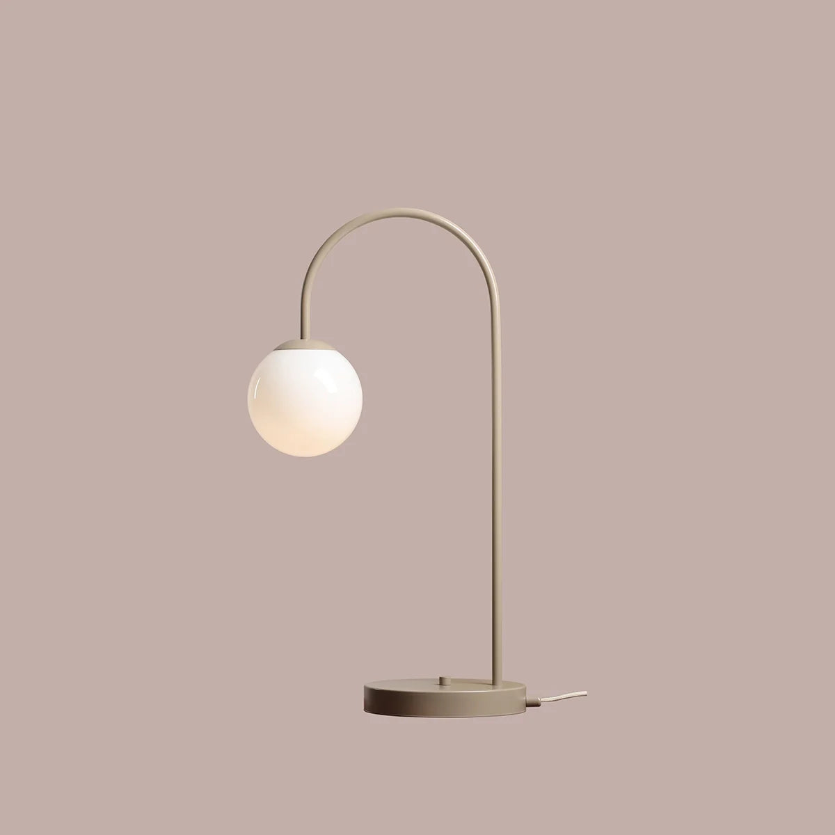 Se Twiggy - Bordlampe i beige metal og hvidt glas ❤ Kæmpe udvalg i 3-nordic - Køb online på udsalg og tilbud lige nu ❤ Billig fragt • Hurtig levering - Varenummer: 3-nordic-8787 og barcode / Ean: på lager - Udsalg på Lamper - Bordlamper Få op til 69% i rabat - Over 1.798 brands samlet på udsalg