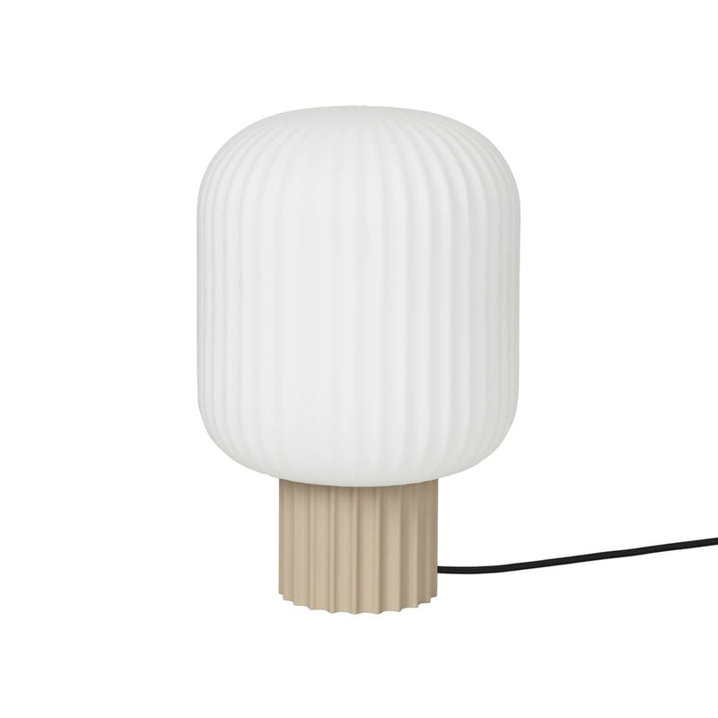 Se Broste Copenhagen Lolly bordlampe Sand/Hvid/30 cm ✔ Kæmpe udvalg i Broste Copenhagen ✔ Hurtig levering: 1 - 2 Hverdage samt billig fragt - Varenummer: KTT-501255-01 og barcode / Ean: &