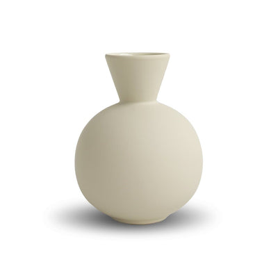 Se Cooee Design Trumpet vase 16 cm Shell ✔ Kæmpe udvalg i Cooee Design ✔ Hurtig levering: 1 - 2 Hverdage samt billig fragt - Varenummer: KTT-501756-01 og barcode / Ean: '7350057807811 på lager - Udsalg på Indretning - Dekoration - Vaser Spar op til 64% - Over 1354 design brands på udsalg