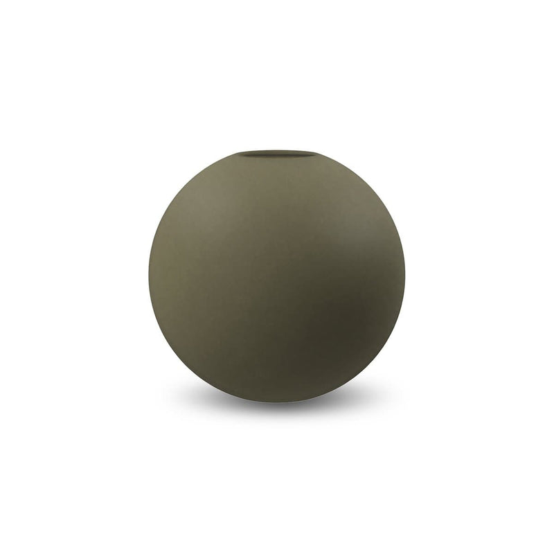 Se Cooee Design Ball vase olive 8 cm ✔ Kæmpe udvalg i Cooee Design ✔ Hurtig levering: 1 - 2 Hverdage samt billig fragt - Varenummer: KTT-501757-01 og barcode / Ean: &