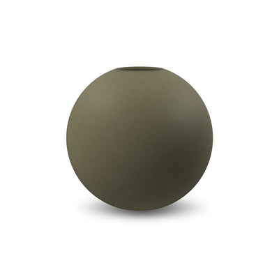 Se Cooee Design Ball vase olive 10 cm ✔ Kæmpe udvalg i Cooee Design ✔ Hurtig levering: 1 - 2 Hverdage samt billig fragt - Varenummer: KTT-501761-01 og barcode / Ean: '7350057807774 på lager - Udsalg på Indretning - Dekoration - Vaser Spar op til 58% - Over 1354 design brands på udsalg