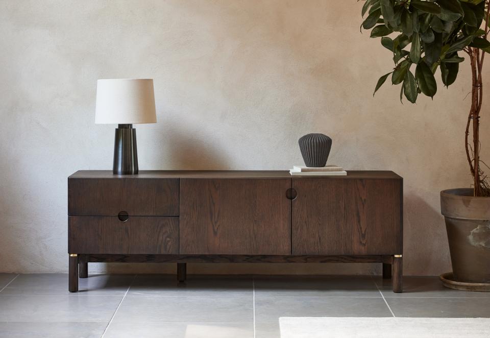 Se Arun TV-bord 160 cm - Espresso Brown Woca Olie ❤ Kæmpe udvalg i Unique furniture - Køb online på udsalg og tilbud lige nu ❤ Billig fragt og hurtig levering - Varenummer: Bolig&Haven-53109266448714 og barcode / Ean: 5704745155722 på lager - Udsalg på Få op til 69% i rabat - Find over 1.798 brands på udsalg