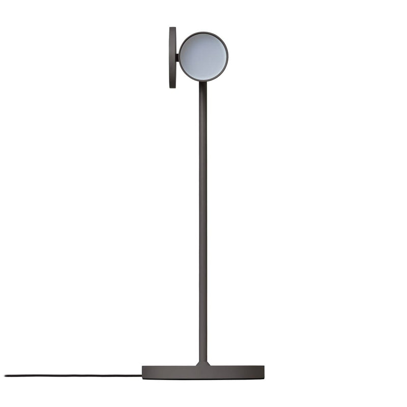Se blomus Stage bordlampe Warm gray ✔ Kæmpe udvalg i blomus ✔ Hurtig levering: 1 - 2 Hverdage samt billig fragt - Varenummer: KTT-502741-01 og barcode / Ean: &