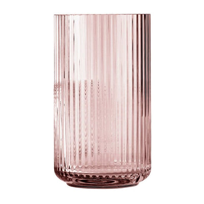 Se Lyngby Porcelæn Lyngby vase glas burgundy 31 cm ✔ Kæmpe udvalg i Lyngby Porcelæn ✔ Hurtig levering: 1 - 2 Hverdage samt billig fragt - Varenummer: KTT-504302-01 og barcode / Ean: '5711507010700 på lager - Udsalg på Indretning - Dekoration - Vaser Spar op til 64% - Over 1354 kendte mærker på udsalg