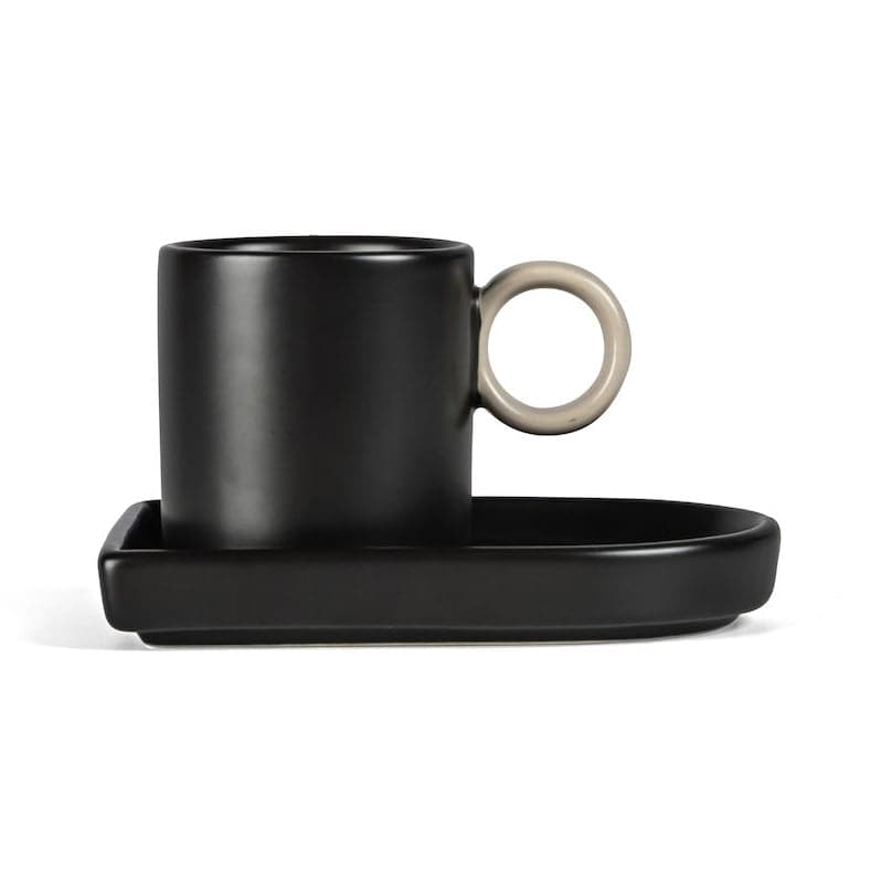 Se Byon Niki espressokop med underkop Black/Beige ✔ Kæmpe udvalg i Byon ✔ Hurtig levering: 1 - 2 Hverdage samt billig fragt - Varenummer: KTT-508629-01 og barcode / Ean: &