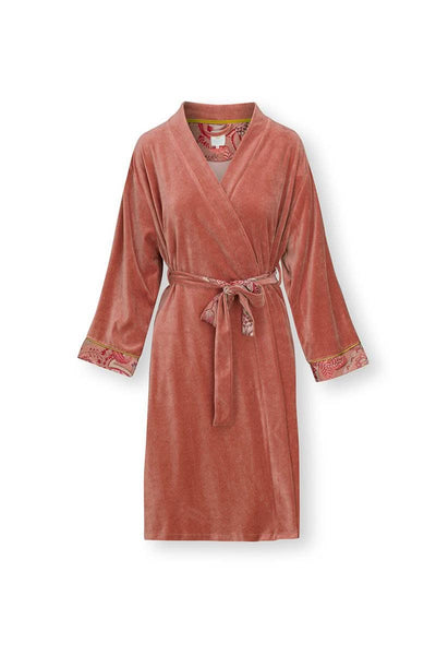 Se Pip Studio Naomi Kimono Solid Nicky Velvet Terra -X-Large på udsalg! Billigt tilbud, hurtig levering (1-2 hverdage) & billig fragt. Spar op til 52%!