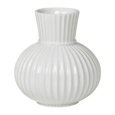 Se Lyngby Porcelæn Lyngby Tura vase hvid 14,5 cm ✔ Kæmpe udvalg i Lyngby Porcelæn ✔ Hurtig levering: 1 - 2 Hverdage samt billig fragt - Varenummer: KTT-510554-01 og barcode / Ean: '5711507015569 på lager - Udsalg på Indretning - Dekoration - Vaser Spar op til 62% - Over 785 kendte brands på udsalg