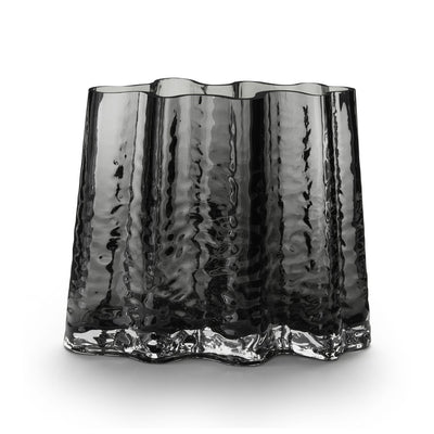 Se Cooee Design Gry wide vase 19 cm Smoke ✔ Kæmpe udvalg i Cooee Design ✔ Hurtig levering: 1 - 2 Hverdage samt billig fragt - Varenummer: KTT-513618-01 og barcode / Ean: '7350057809174 på lager - Udsalg på Indretning - Dekoration - Vaser Spar op til 54% - Over 785 kendte brands på udsalg