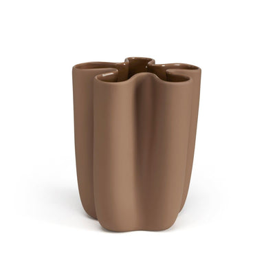Se Cooee Design Tulipa vase hasselnød 20 cm ✔ Kæmpe udvalg i Cooee Design ✔ Hurtig levering: 1 - 2 Hverdage samt billig fragt - Varenummer: KTT-513635-01 og barcode / Ean: '7350057808986 på lager - Udsalg på Indretning - Dekoration - Vaser Spar op til 52% - Over 1334 design brands på udsalg