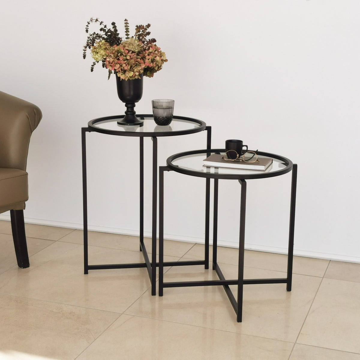 Se NORDVÄRK S412 sidebord, rund - klar glas og sort metal (sæt med 2) ❤ Kæmpe udvalg i - Køb online på udsalg og tilbud lige nu ❤ Meget billig fragt og hurtig levering: 1 - 2 hverdage - Varenummer: Boboonline-104725 og barcode / Ean: 8683743446674 på lager - Udsalg på Møbler,Borde,Hjørneborde og sideborde,
Juli deals,
Maj deals,
Maj deals Spar op til 51% - Over 785 kendte brands på udsalg