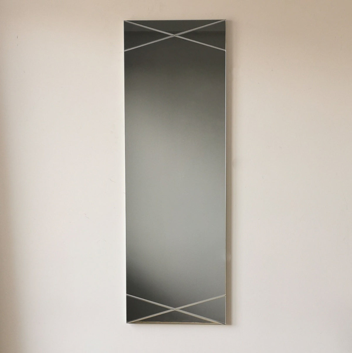 Rektangulært vægspejl A321 fra Nordvärk i spejlglas, sølv og MDF, 105x35 cm