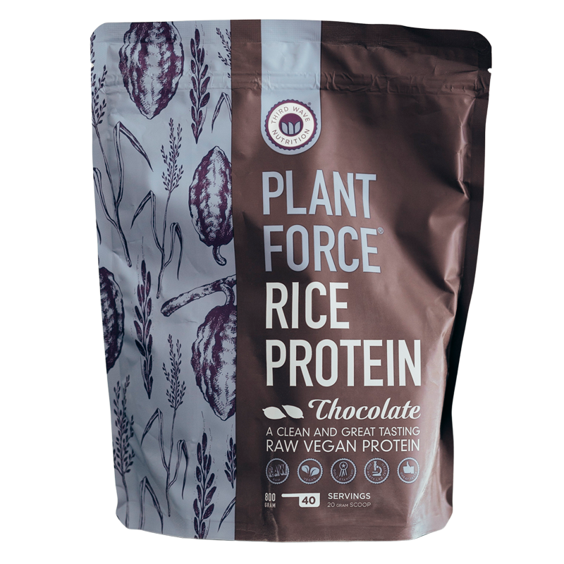 Beholder med Plantforce risprotein pulver med chokoladesmag, 800 g