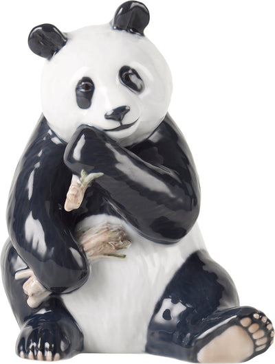 Se Royal Copenhagen Spisende Panda Figur, 18 cm Str 18 cm - Figurer Bambus ❤ Stort online udvalg i Royal Copenhagen ❤ Meget billig fragt og hurtig levering: 1 - 2 hverdage - Varenummer: MGS-S13047433 og barcode / Ean: 5705140745709 på lager - Udsalg på Bolig - Interiør - Figurer & skulpturer - Figurer Spar op til 63% - Over 1354 kendte mærker på udsalg