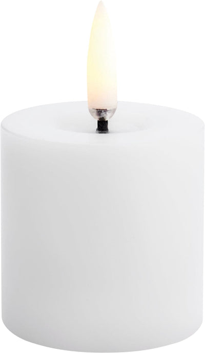 Se Uyuni LED Pillar Candle, Nordic White, Smooth, 5x4,5 cm - Led Stearinlys ❤ Stort online udvalg i Uyuni ❤ Meget billig fragt og hurtig levering: 1 - 2 hverdage - Varenummer: MGS-S12551591 og barcode / Ean: 5708311304781 på lager - Udsalg på Bolig - Interiør - Lysestager - LED Stearinlys Spar op til 61% - Over 857 kendte brands på udsalg