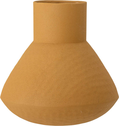 Se Bloomingville Vase, gul, Metal Str Ø19xH20,5 cm - Vaser ❤ Stort online udvalg i Bloomingville ❤ Meget billig fragt og hurtig levering: 1 - 2 hverdage - Varenummer: MGS-S00551136 og barcode / Ean: 5711173258369 på lager - Udsalg på Bolig - Interiør - Vaser & urtepotteskjulere - Vaser Spar op til 61% - Over 1300 kendte brands på udsalg