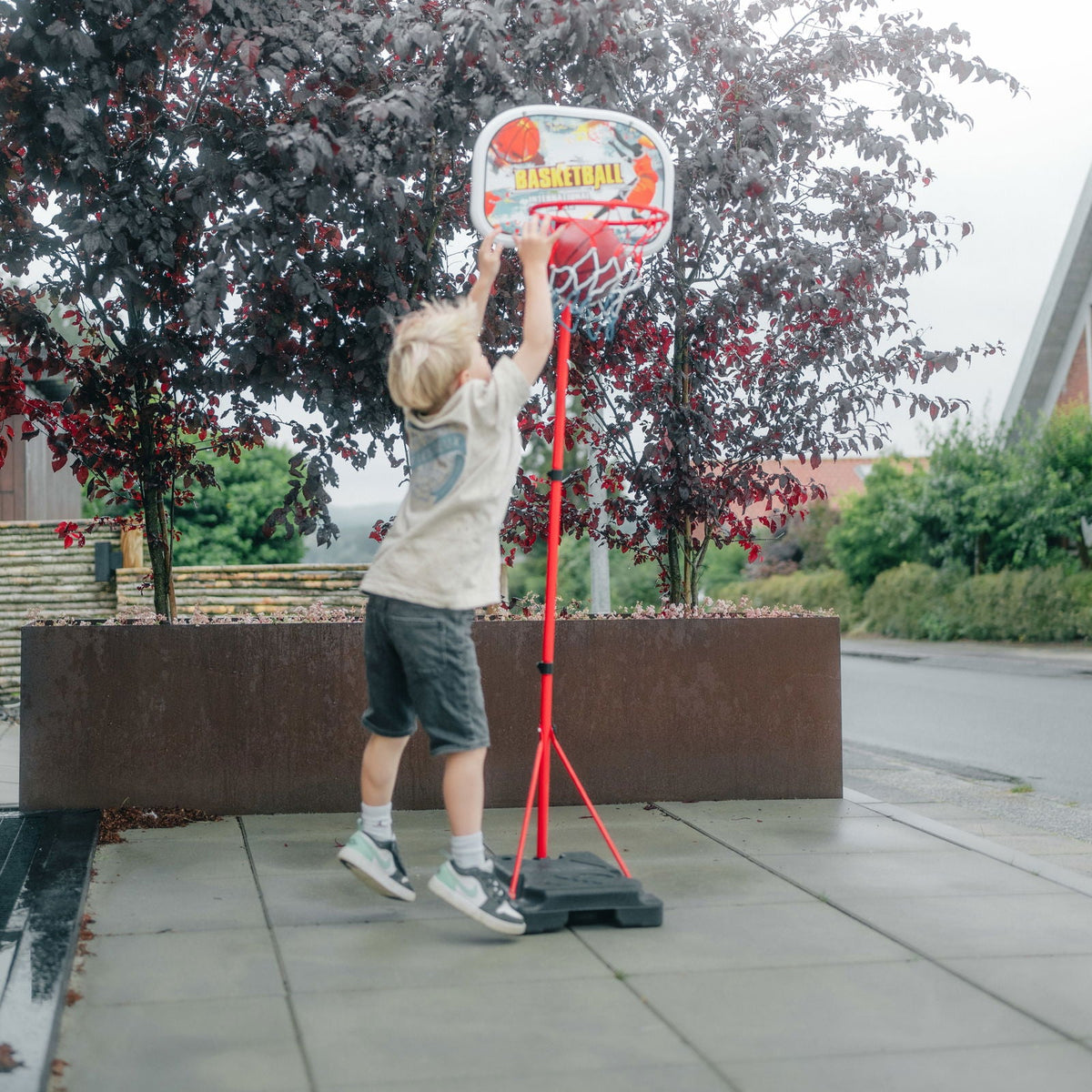 Se Basketballstander inkl. bold og pumpe, justerbar højde op til 2meter. ❤ Kæmpe udvalg i Mumuru - Køb online på udsalg og tilbud lige nu ❤ Lav fragtpris og hurtig levering - Varenummer: Bolig&Haven-52926547493194 og barcode / Ean: 5740007820663 på lager - Udsalg på Spar stort – op til 59% - Eksklusivt udsalg på over 2.739 brands