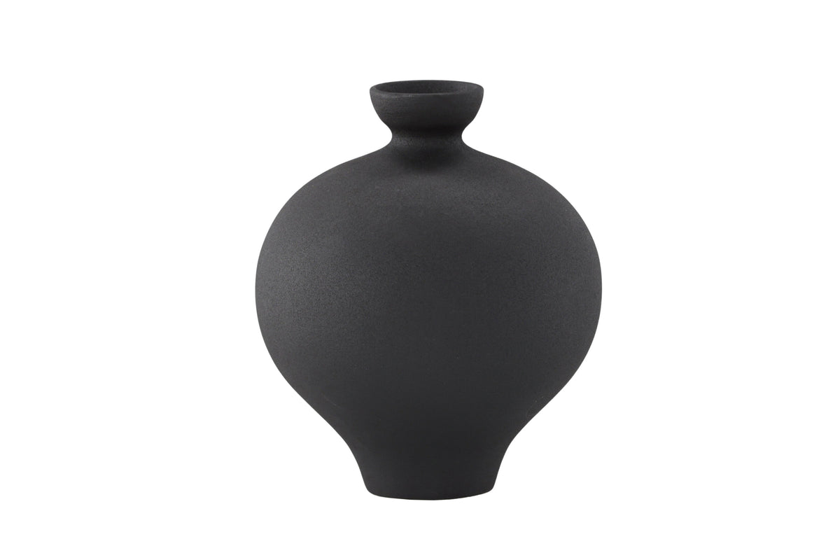 Se VENTURE DESIGN Rellis vase, rund - sort keramik (D6xH24xB20) ❤ Kæmpe udvalg i Venture Design - Køb online på udsalg og tilbud lige nu ❤ Meget billig fragt og hurtig levering: 1 - 2 hverdage - Varenummer: Boboonline-113589 og barcode / Ean: 7340220820778 på lager - Udsalg på Interiør,Dekoration,Vaser, urtepotter og krukker,
Interiør,
Dekoration, Spar op til 51% - Over 785 kendte brands på udsalg
