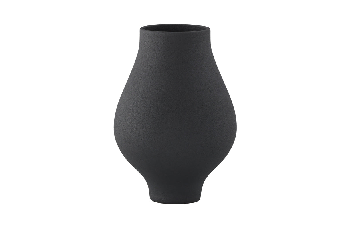 Se VENTURE DESIGN Rellis vase, rund - sort keramik (D10xH24xB14) ❤ Kæmpe udvalg i Venture Design - Køb online på udsalg og tilbud lige nu ❤ Meget billig fragt og hurtig levering: 1 - 2 hverdage - Varenummer: Boboonline-113591 og barcode / Ean: 7340220820754 på lager - Udsalg på Interiør,Dekoration,Vaser, urtepotter og krukker,
Interiør,
Dekoration, Spar op til 51% - Over 785 kendte brands på udsalg