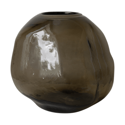 Se DBKD Pebble vase brun Stor, Ø28 cm ✔ Kæmpe udvalg i DBKD ✔ Hurtig levering: 1 - 2 Hverdage samt billig fragt - Varenummer: KTT-585631-01 og barcode / Ean: '7350046509405 på lager - Udsalg på Indretning - Dekoration - Vaser Spar op til 65% - Over 1334 design mærker på udsalg