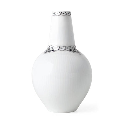 Se Royal Copenhagen Black Lace vase 11,5 cm Sort-hvid ✔ Kæmpe udvalg i Royal Copenhagen ✔ Meget billig fragt og hurtig levering: 1 - 2 hverdage - Varenummer: NDN-587440-01 og barcode / Ean: 5705140743859 på lager - Udsalg på Vaser Spar op til 56% - Over 785 kendte brands på udsalg