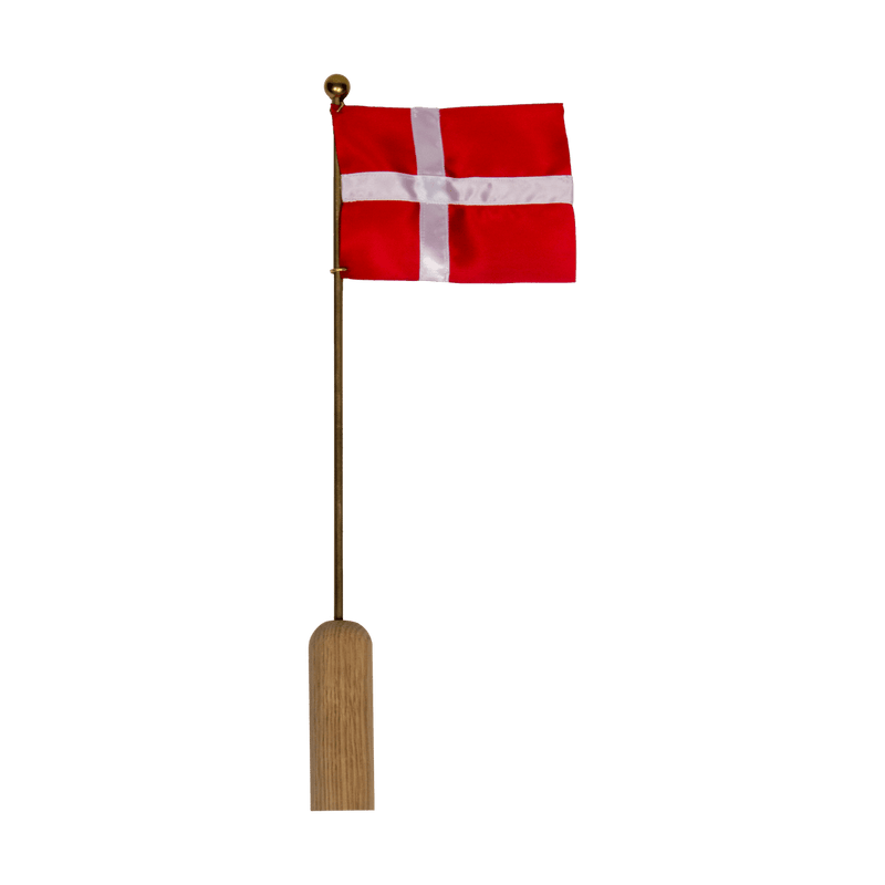 Se Andersen Furniture Celebrating Denmark bordflag 40 cm Oak-brass ✔ Kæmpe udvalg i Andersen Furniture ✔ Hurtig levering: 1 - 2 Hverdage samt billig fragt - Varenummer: KTT-589142-01 og barcode / Ean: &